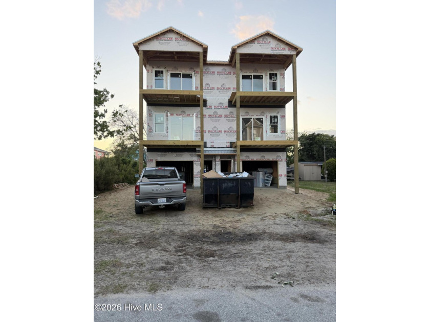 Close to the BEACH!!! Elevator!!! Four Bedrooms and Four - Beach Townhome/Townhouse for sale in Carolina Beach, North Carolina on Beachhouse.com