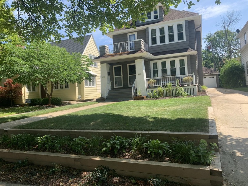 Beautifully renovated (2018) duplex east of Oakland in one of - Beach Home for sale in Shorewood, Wisconsin on Beachhouse.com