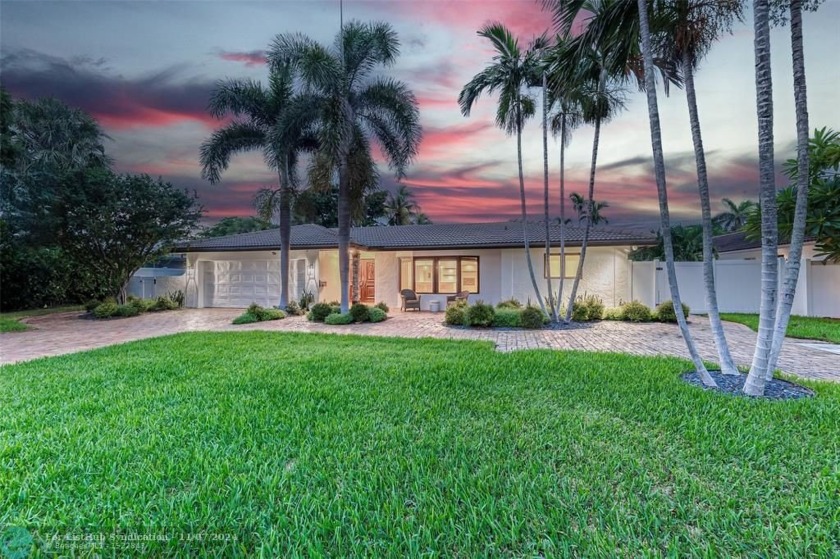 Spectacular 4 bedroom, 4 bath w/ 2 car garage. Enjoy the updated - Beach Home for sale in Lighthouse Point, Florida on Beachhouse.com