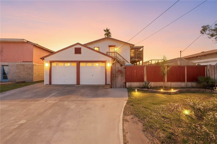Proudly owned by only its second owner, this well-maintained - Beach Home for sale in Corpus Christi, Texas on Beachhouse.com
