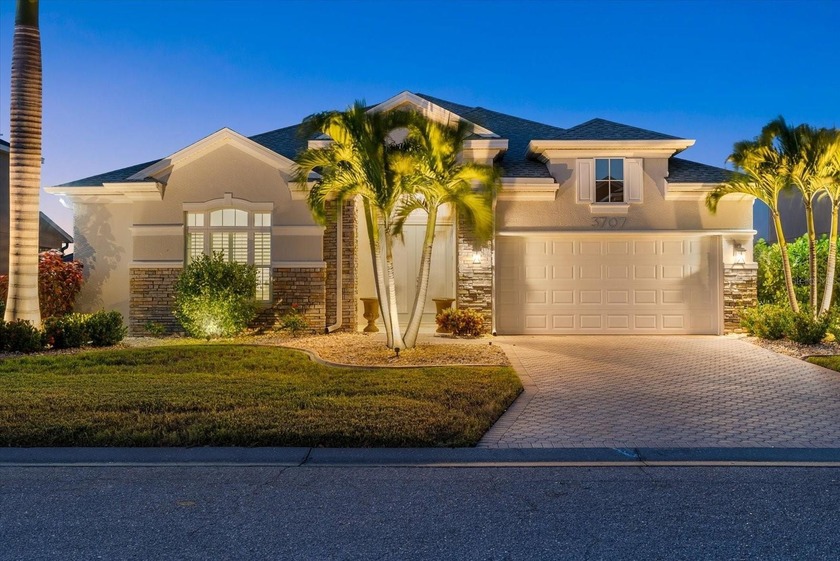 Experience the true Florida lifestyle in this luxurious - Beach Home for sale in Bradenton, Florida on Beachhouse.com