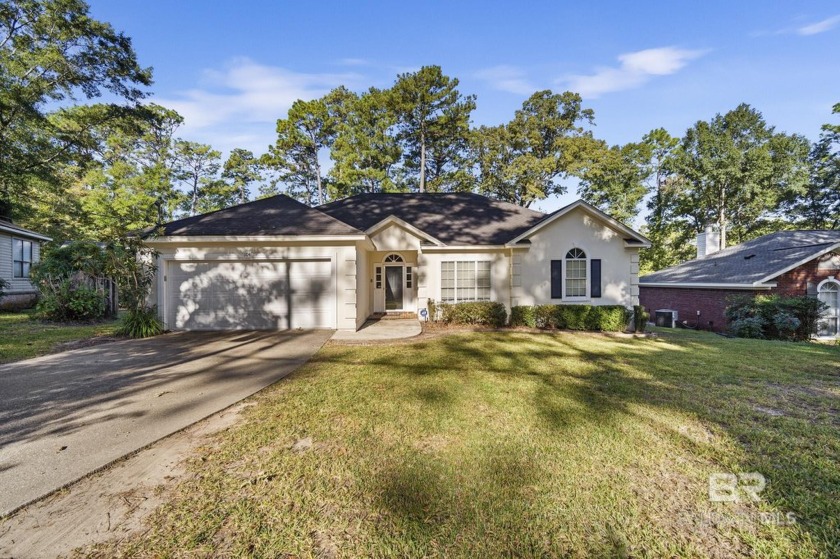 Welcome to this charming single-level stucco home in Lake Forest - Beach Home for sale in Daphne, Alabama on Beachhouse.com