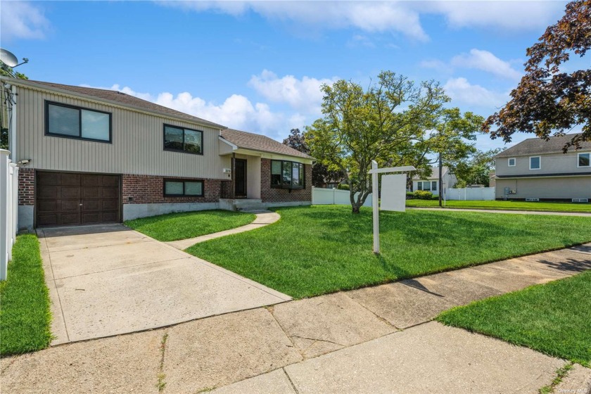 Beautiful Home in the Estates Section of Oceanside. Features: 3 - Beach Home for sale in Oceanside, New York on Beachhouse.com