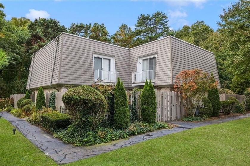 Welcome to this easy living townhouse in the highly sought-after - Beach Condo for sale in North Kingstown, Rhode Island on Beachhouse.com