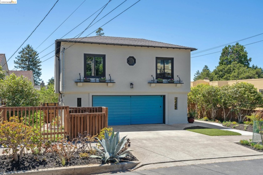 Welcome to this impeccably remodeled 3-bedroom, 3-bathroom home - Beach Home for sale in Kensington, California on Beachhouse.com