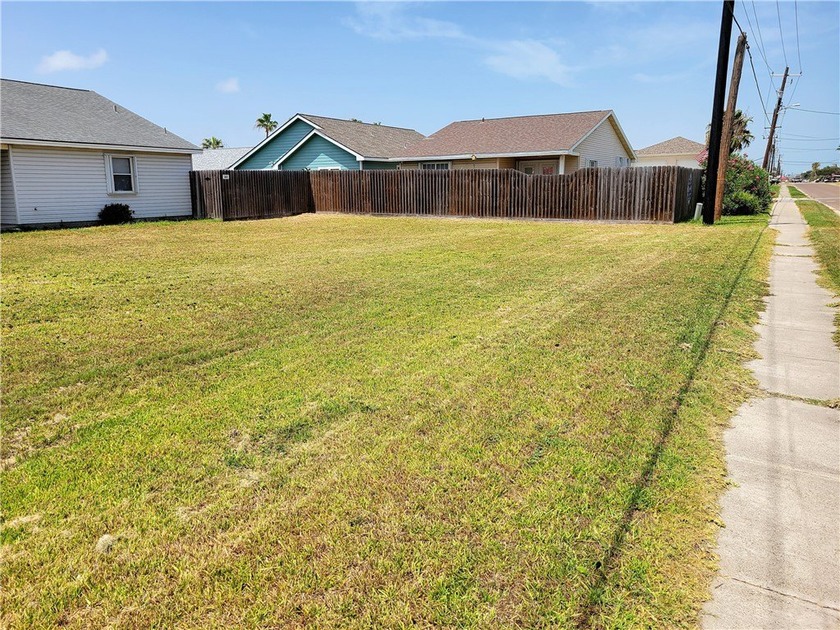 Build your own island getaway on this peaceful corner lot in an - Beach Lot for sale in Port Aransas, Texas on Beachhouse.com