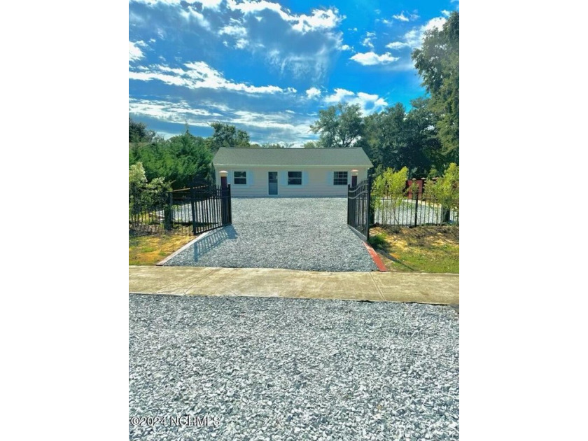 Escape to Paradise with this ideally situated island home - Beach Home for sale in Oak Island, North Carolina on Beachhouse.com