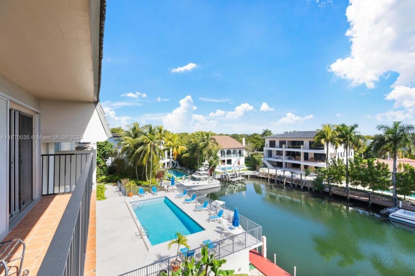 This rarely available 2-bedroom, 2-bathroom corner-unit condo is - Beach Condo for sale in Coral Gables, Florida on Beachhouse.com