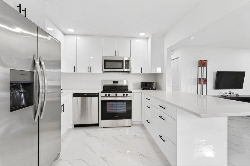 This 2 BR, 1 BA home is completely remodeled in active 55+ - Beach Home for sale in Boynton Beach, Florida on Beachhouse.com