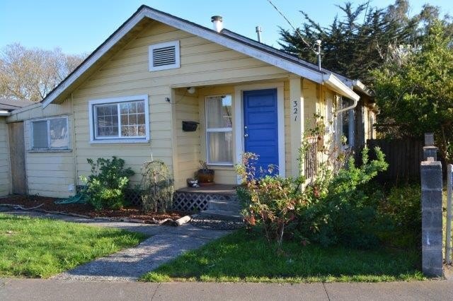What a cute dollhouse small! Nice south Eureka location off - Beach Home for sale in Eureka, California on Beachhouse.com