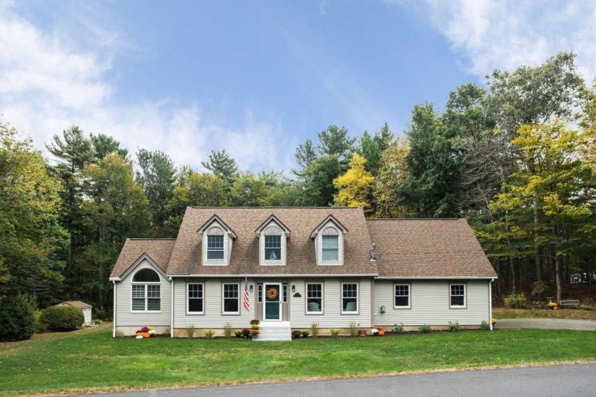 Welcome to 3 Graystone Lane, a beautifully updated home just 10 - Beach Home for sale in York, Maine on Beachhouse.com