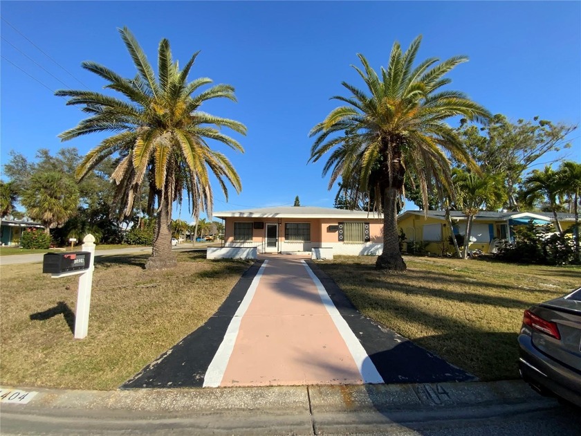 Want to watch the sunset every night from your front porch? - Beach Home for sale in South Pasadena, Florida on Beachhouse.com