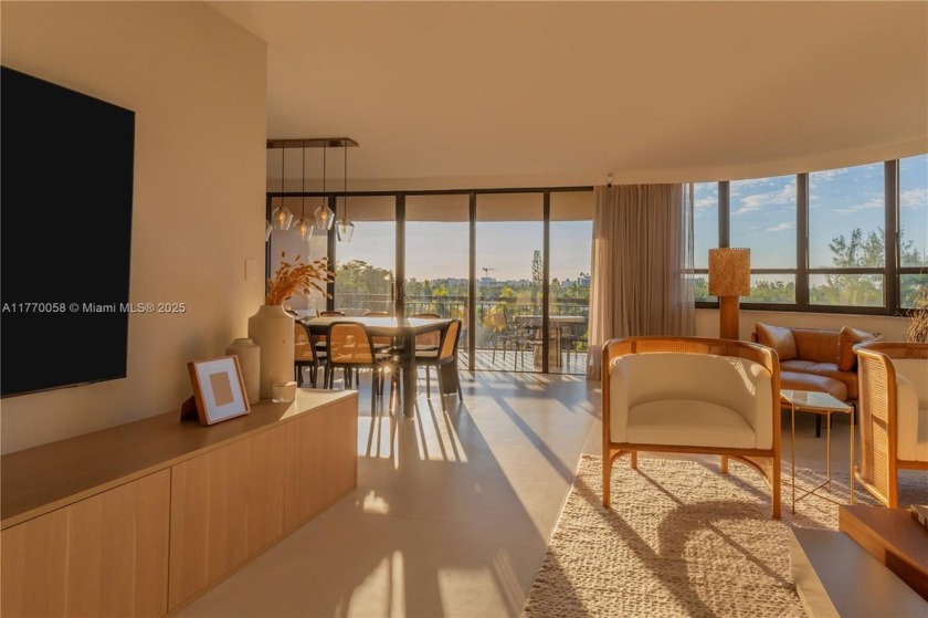 Prestigious unit at the iconic Tiffany in Bal Harbor - Beach Condo for sale in Bal Harbour, Florida on Beachhouse.com