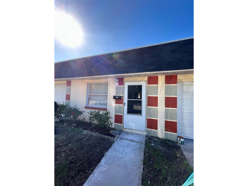 55+ community. Recently impacted by the hurricane, this property - Beach Condo for sale in New Port Richey, Florida on Beachhouse.com