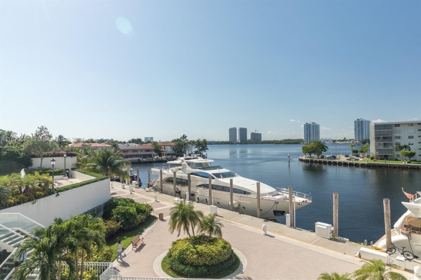 ENJOY BREATHTAKING VIEWS FROM THIS CHARMING 2-BED, 2-BATH - Beach Condo for sale in Aventura, Florida on Beachhouse.com