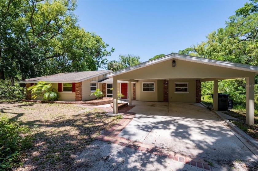 MULTIPLE OFFERS! Highest and best by 2pm Monday 4/28. A rare - Beach Home for sale in Tampa, Florida on Beachhouse.com
