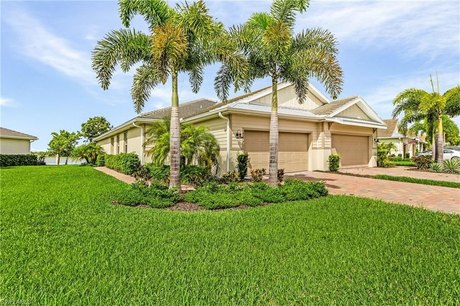 NONE BETTER.NOW READY FOR QUICK MOVE-IN. MANY ADDED FEATURES AND - Beach Townhome/Townhouse for sale in Naples, Florida on Beachhouse.com