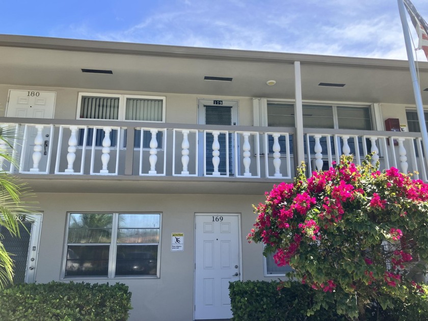 1 BR, 1 Bath, upstairs unit.  Rentable after one year. Well kept - Beach Condo for sale in West Palm Beach, Florida on Beachhouse.com