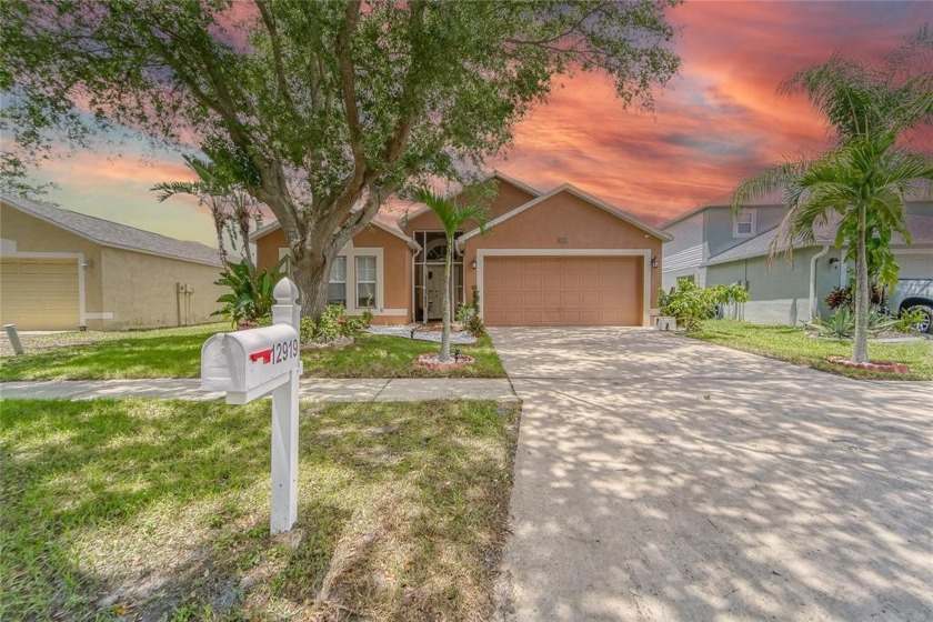 Offering 3 bedrooms 2 bathrooms in the desired Kings Lake - Beach Home for sale in Gibsonton, Florida on Beachhouse.com