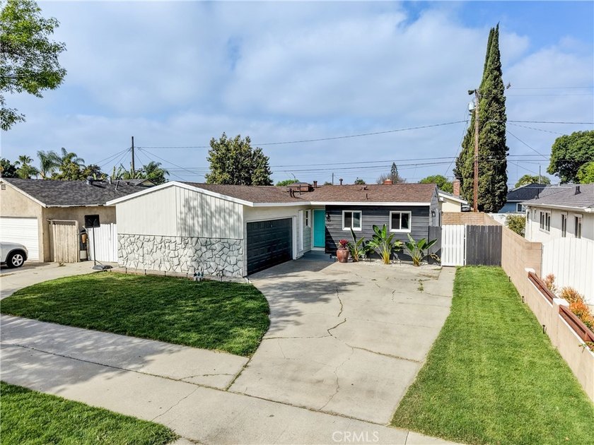 Turnkey, Move-In Ready Home with Open Floor Plan & Updated - Beach Home for sale in Long Beach, California on Beachhouse.com