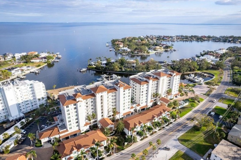 Magnificent Waterfront Smart Condo in one of St. Pete's most - Beach Condo for sale in St. Petersburg, Florida on Beachhouse.com