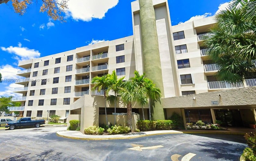 BEST PRICED CONDO IN THE HEART OF DESIRABLE HOLLYWOOD. BEAUTIFUL - Beach Condo for sale in Hollywood, Florida on Beachhouse.com