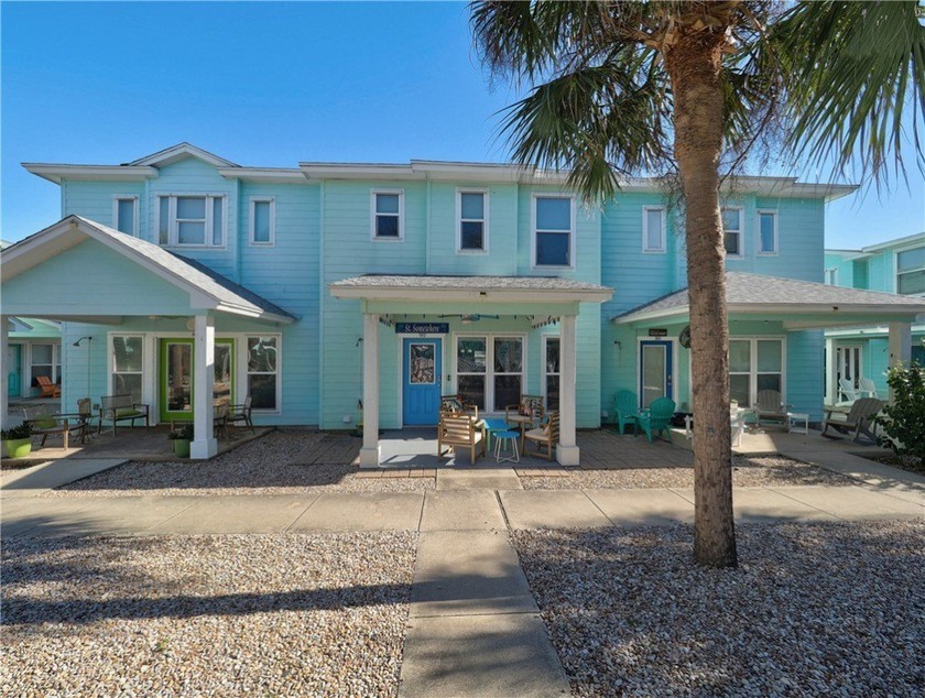 This beautifully maintained 3-bedroom, 2.5-bath townhome offers - Beach Townhome/Townhouse for sale in Port Aransas, Texas on Beachhouse.com