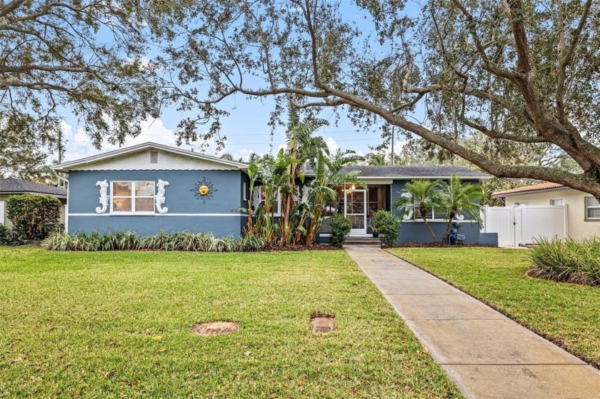 LOCATION! LOCATION! LOCATION! This beautifully renovated home in - Beach Home for sale in St. Petersburg, Florida on Beachhouse.com
