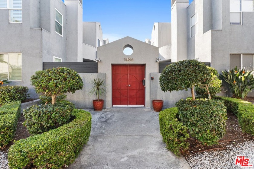 Discover Your Quiet Retreat in the Heart of Santa Monica! This - Beach Townhome/Townhouse for sale in Santa Monica, California on Beachhouse.com