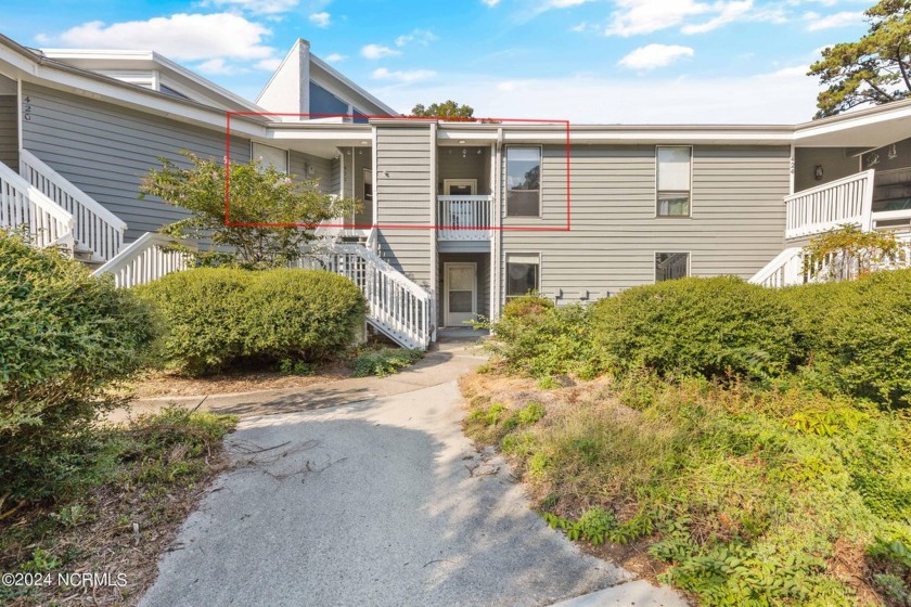 Lovely second-floor condo in Hampstead's Plantation Pointe. This - Beach Condo for sale in Hampstead, North Carolina on Beachhouse.com