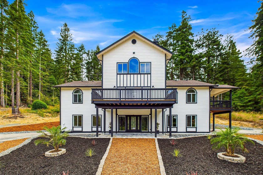 This property offers a private location within ten minutes of - Beach Home for sale in Freshwater, California on Beachhouse.com