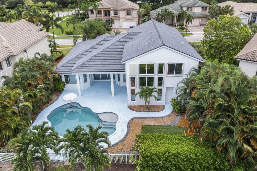 :Stunning, just renovated two story house looking on a lake - Beach Home for sale in Wellington, Florida on Beachhouse.com