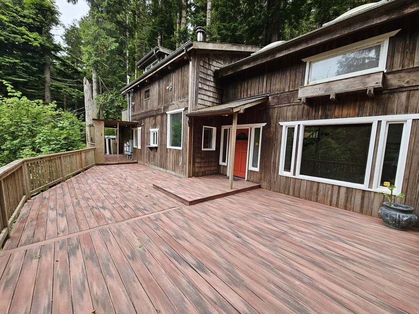 Get away to your own private mountain retreat, serene wooded - Beach Home for sale in Eureka, California on Beachhouse.com