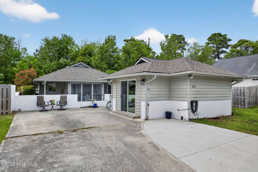 Rare opportunity to own a charming patio home with a fully - Beach Home for sale in Hampstead, North Carolina on Beachhouse.com