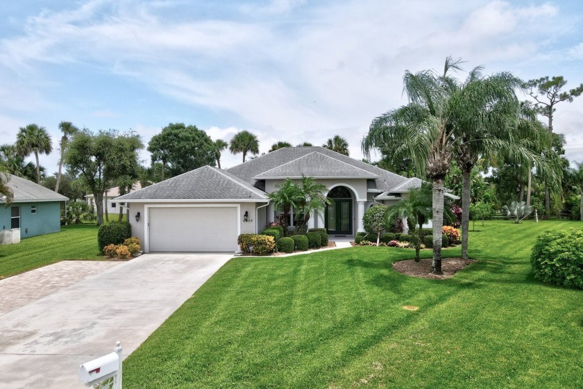 EXQUISITELY UPGRADED 4 BEDROOM, 3 BATH, POOL HOME PRESENTS - Beach Home for sale in Vero Beach, Florida on Beachhouse.com