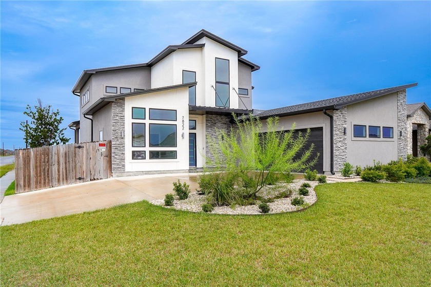 Welcome to this stunning contemporary home in Starlite Estates - Beach Home for sale in Corpus Christi, Texas on Beachhouse.com