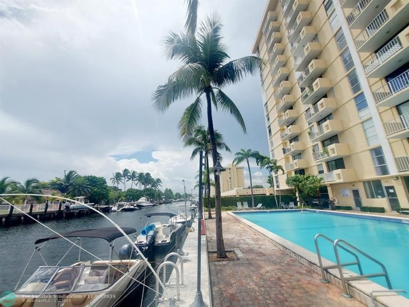 Welcome to VECINO DEL MAR CONDO, locate in a beatiful quite area - Beach Condo for sale in North Miami, Florida on Beachhouse.com