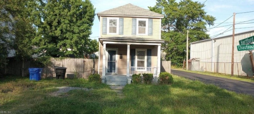 Traditional, 3 bed/1 bath home in Port Norfolk! Close to Port - Beach Home for sale in Portsmouth, Virginia on Beachhouse.com