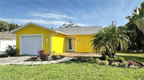 Fully renovated 2 bedroom 1 bath home with lanai and garage - Beach Home for sale in Sanibel, Florida on Beachhouse.com