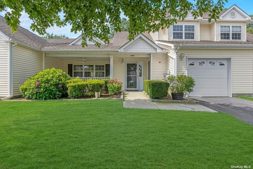 Desirable 2 bedroom, 2.5 bathroom unit in Sunken Pond Estates, a - Beach Condo for sale in Riverhead, New York on Beachhouse.com