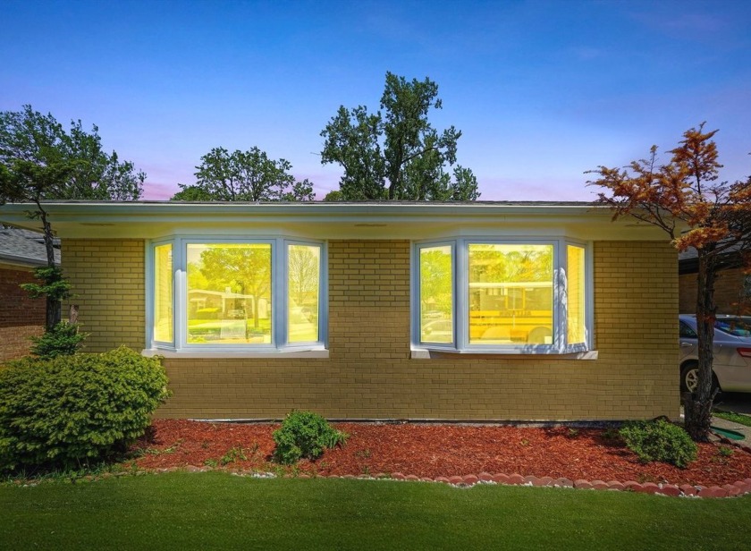 Charming, Bright, and Fully Updated Split-Level Home in Skokie! - Beach Home for sale in Skokie, Illinois on Beachhouse.com