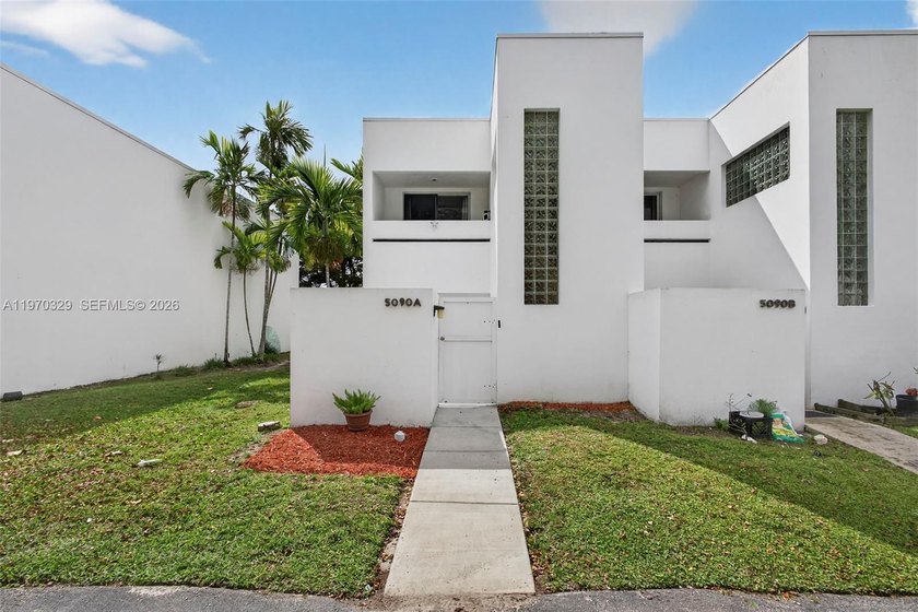 Welcome home to your serene South Florida oasis in the heart of - Beach Townhome/Townhouse for sale in West Palm Beach, Florida on Beachhouse.com