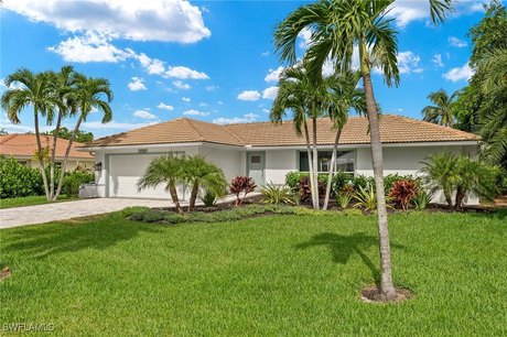 Fabulous newly renovated home! Nearly everything is new in this - Beach Home for sale in Sanibel, Florida on Beachhouse.com