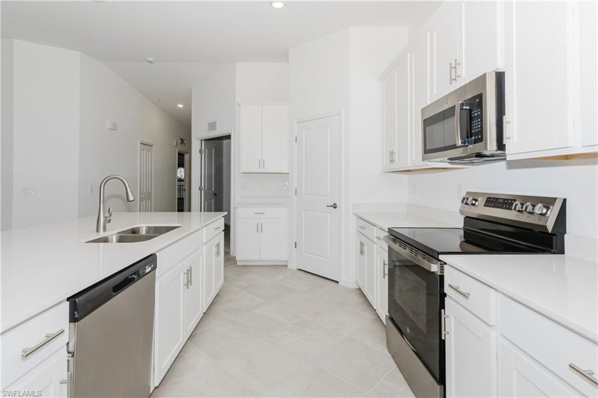 Beautifully appointed 2 bed + den, 2 bath Veranda condo. This - Beach Condo for sale in Ave Maria, Florida on Beachhouse.com