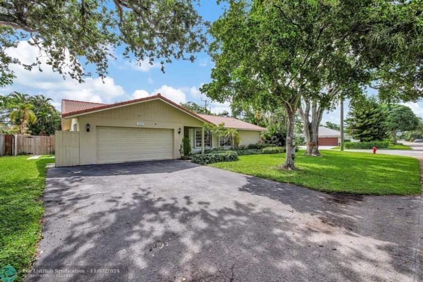 Discover your dream home in Coral Ridge with this stunning - Beach Home for sale in Fort Lauderdale, Florida on Beachhouse.com