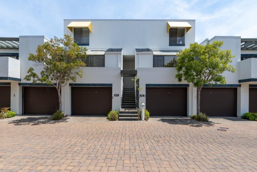 Welcome to resort-style living at The Islands! This extremely - Beach Condo for sale in Foster City, California on Beachhouse.com