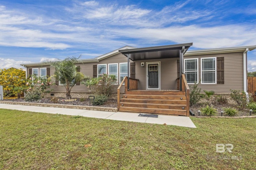 Welcome to 21645 Westside Loop in Silverhill! This charming home - Beach Home for sale in Silverhill, Alabama on Beachhouse.com