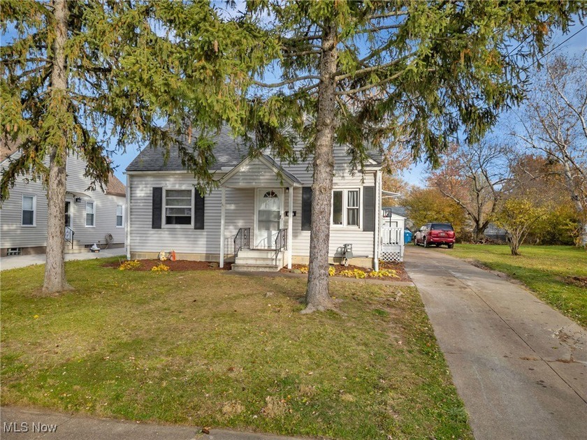 Lakeside Living Awaits! Charming 3 bed, 1.5 bath bungalow with - Beach Home for sale in Sheffield Lake, Ohio on Beachhouse.com