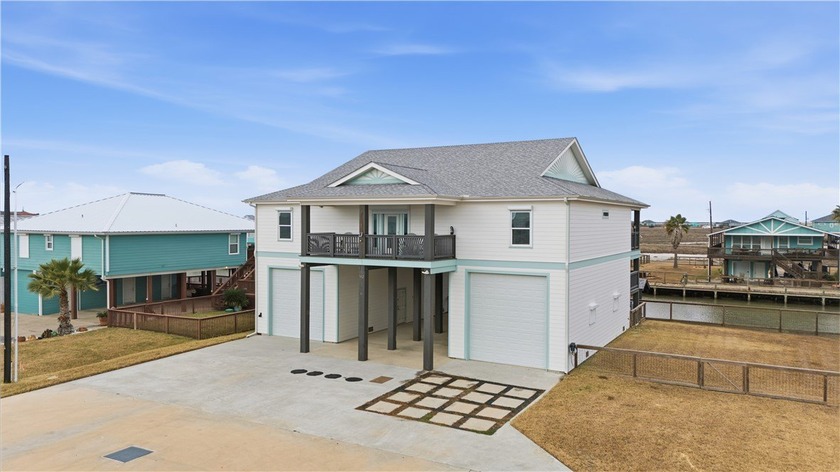 Exceptional and well built canal-front home in Holiday Beach - Beach Home for sale in Rockport, Texas on Beachhouse.com