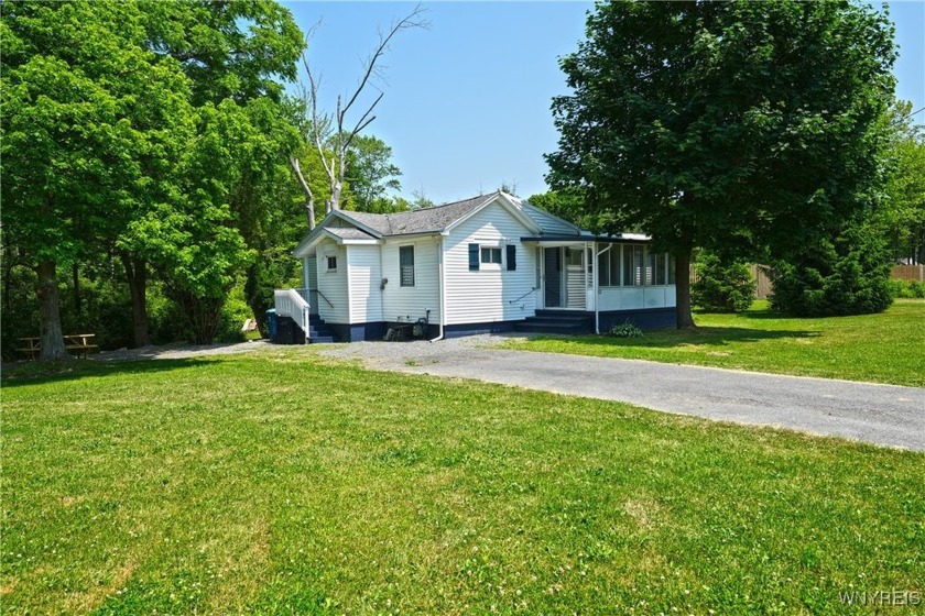 Just a 3 minute walk to the Beach. This fully furnished, turnkey - Beach Home for sale in Evans, New York on Beachhouse.com